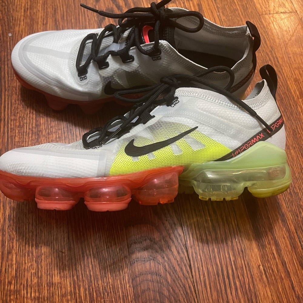 YOUTH NIKE VAPOR MAX!!